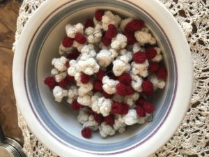 Christmas garland, hand-knit popcorn and cranberries. 